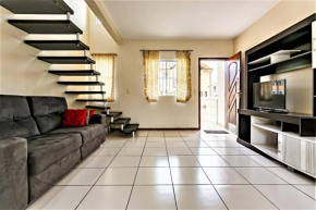 Bem localizada casa duplex na Praia Santinho-Ingleses a minutos do mar e comércios